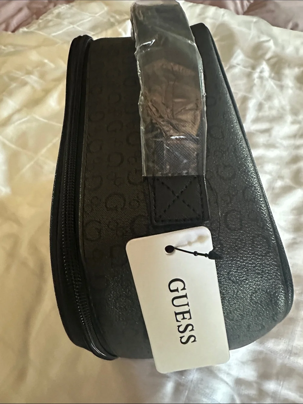NWT GUESS Gray Signature Logo Cosmetic/Travel Case